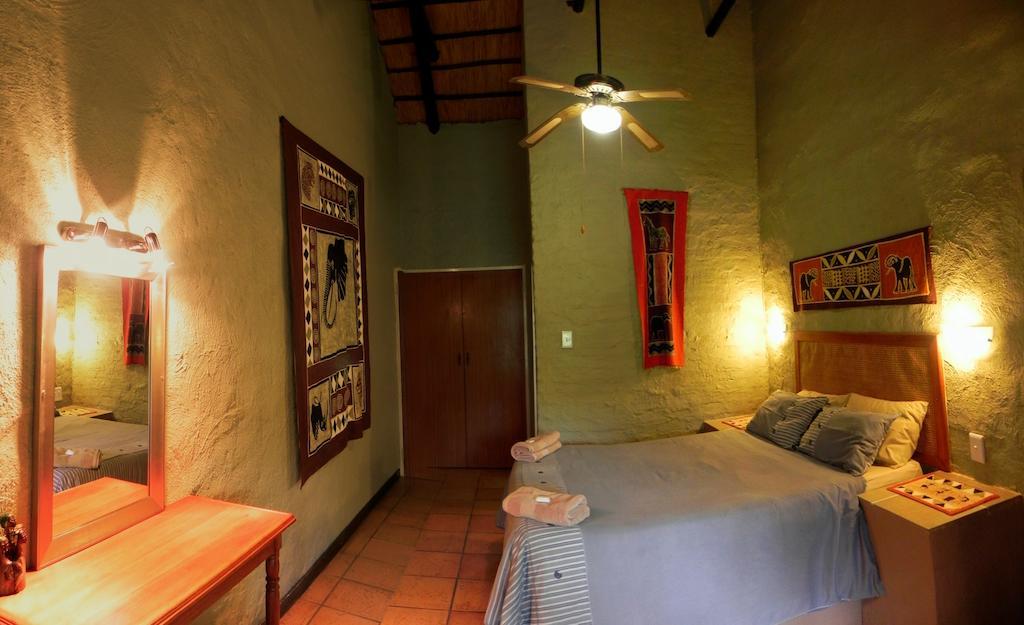 Kwambali Riverside Lodge Hazyview Habitación foto